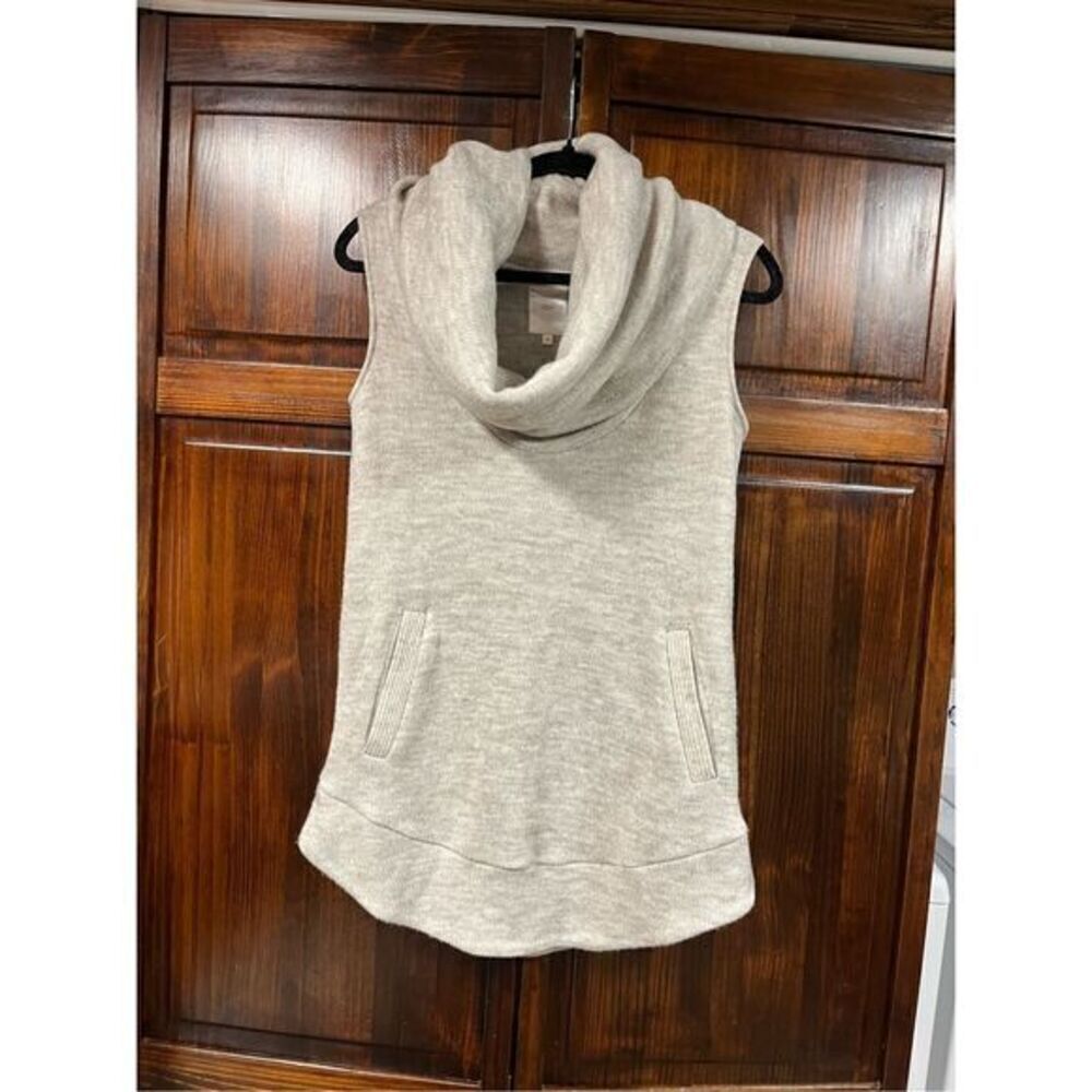 LOA gray sleeveless turtleneck sweater size small